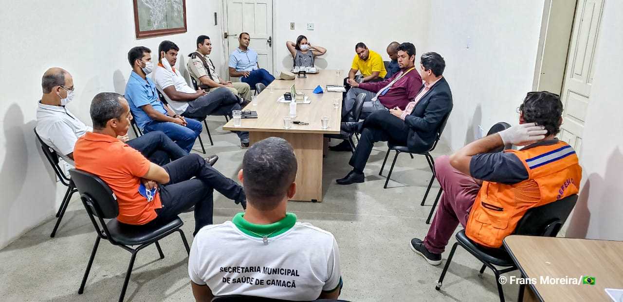 Camacã: Prefeitura se reúne com gerentes de Bancos da cidade para discutir contingências na organização do atendimento 
